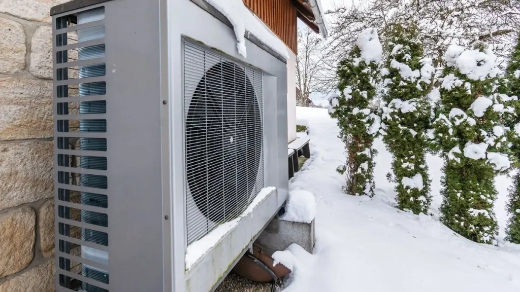 Warmtepompen lijken de perfecte groene oplossing, maar experts waarschuwen voor verborgen kosten en risico’s